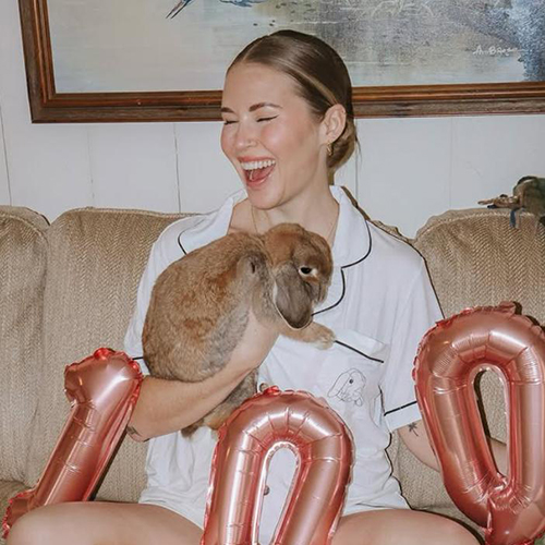 10.6万粉丝的美国宠物与生活方式类博主 10.6万粉丝的美国宠物与生活方式类博主